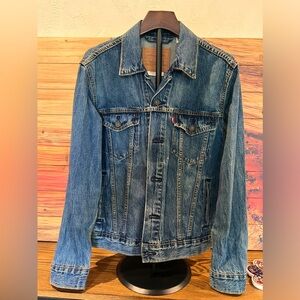 Levi denim jacket Men's size SMALL